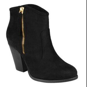 Journee Collection Link Outside Zip Stacked Heel Booties 8.5